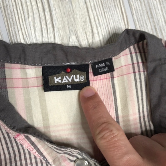 Kavu Sleeveless Plaid Button Up Top - Picture 5 of 8